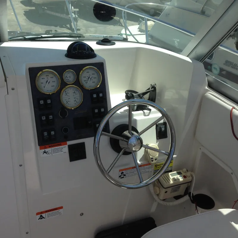 2007 Seaswirl Striper 2601 Walkaround I/O