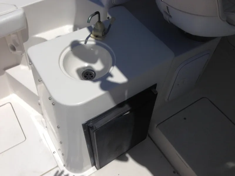 2007 Seaswirl Striper 2601 Walkaround I/O