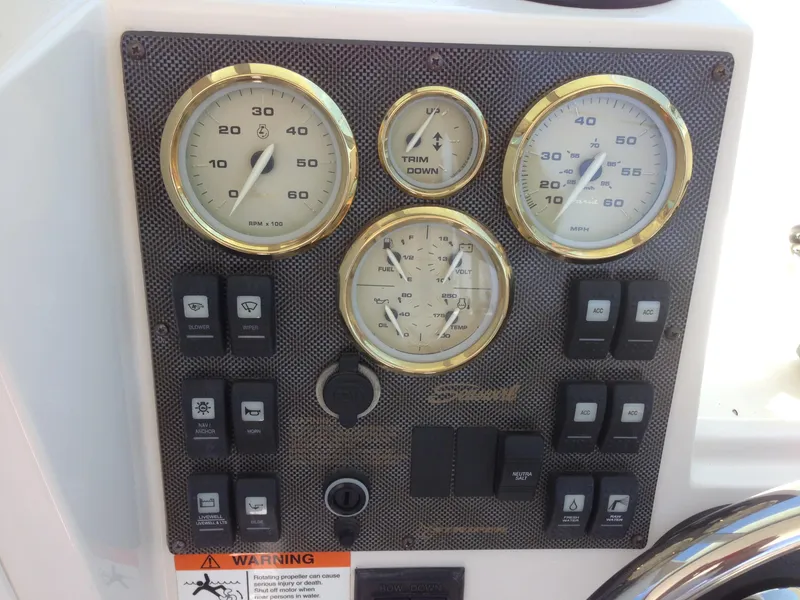 2007 Seaswirl Striper 2601 Walkaround I/O