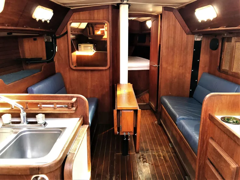 1983 Islander Peterson