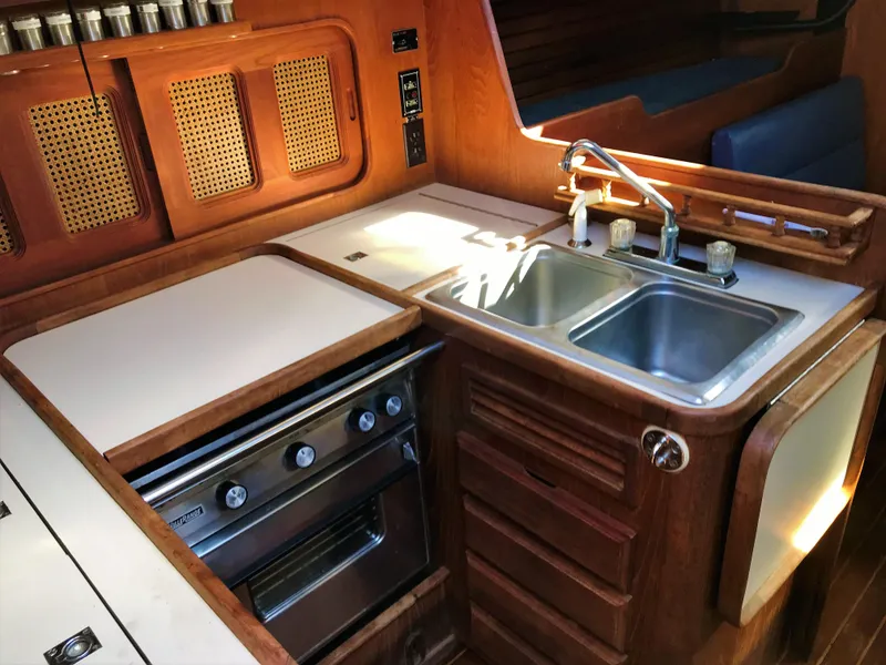 1983 Islander Peterson