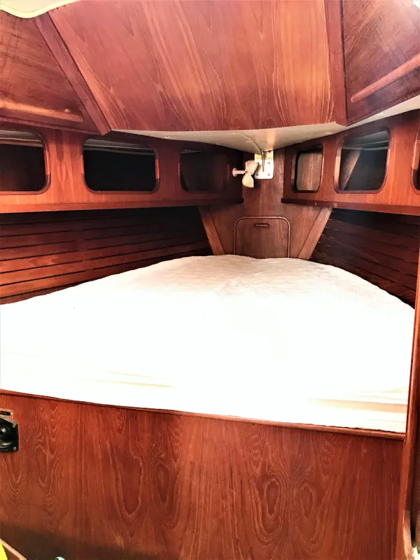 1983 Islander Peterson