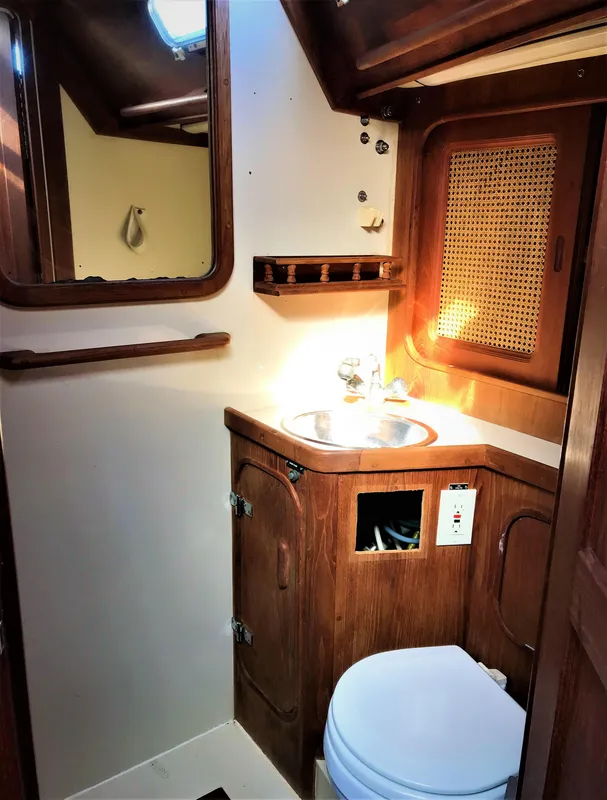 1983 Islander Peterson