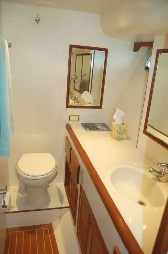 2001 Offshore Yachts Pilothouse