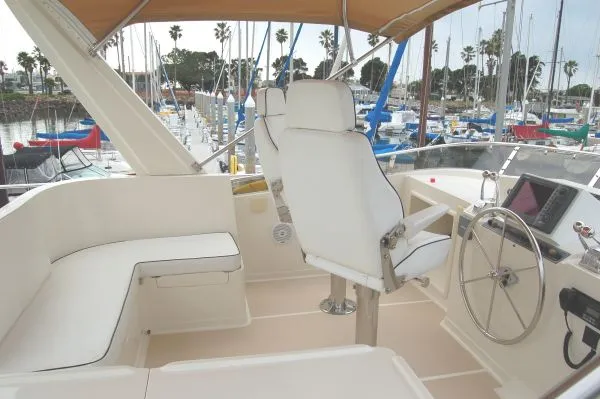 2001 Offshore Yachts Pilothouse