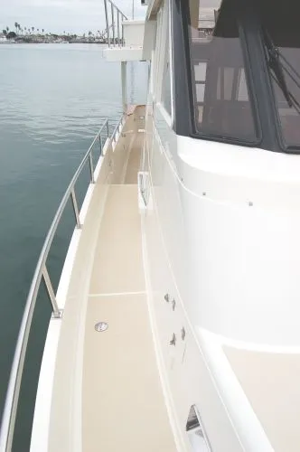 2001 Offshore Yachts Pilothouse