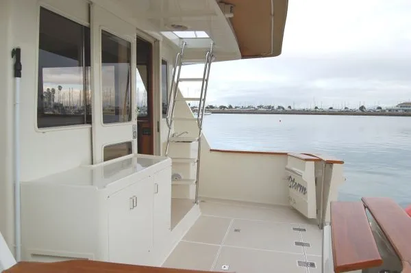 2001 Offshore Yachts Pilothouse