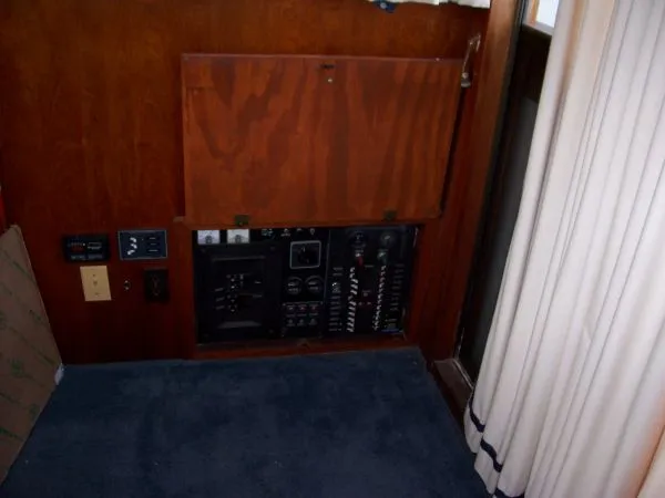 1980 Uniflite Flybridge