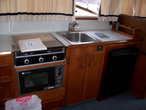 1980 Uniflite Flybridge