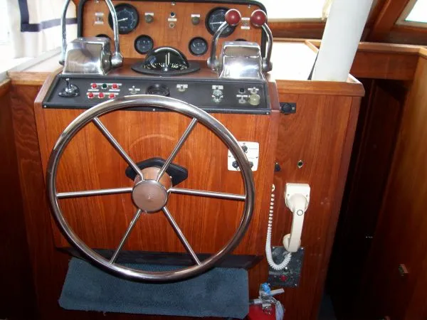 1980 Uniflite Flybridge