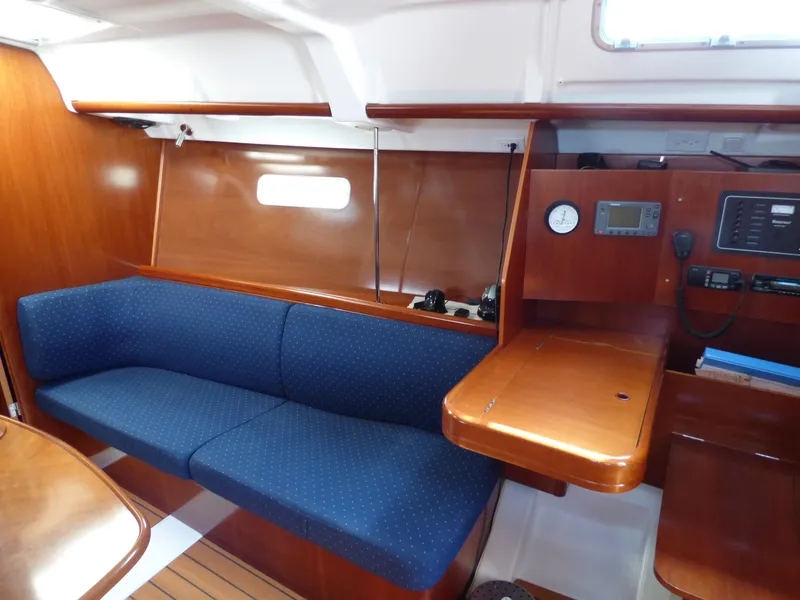 2004 Beneteau 373
