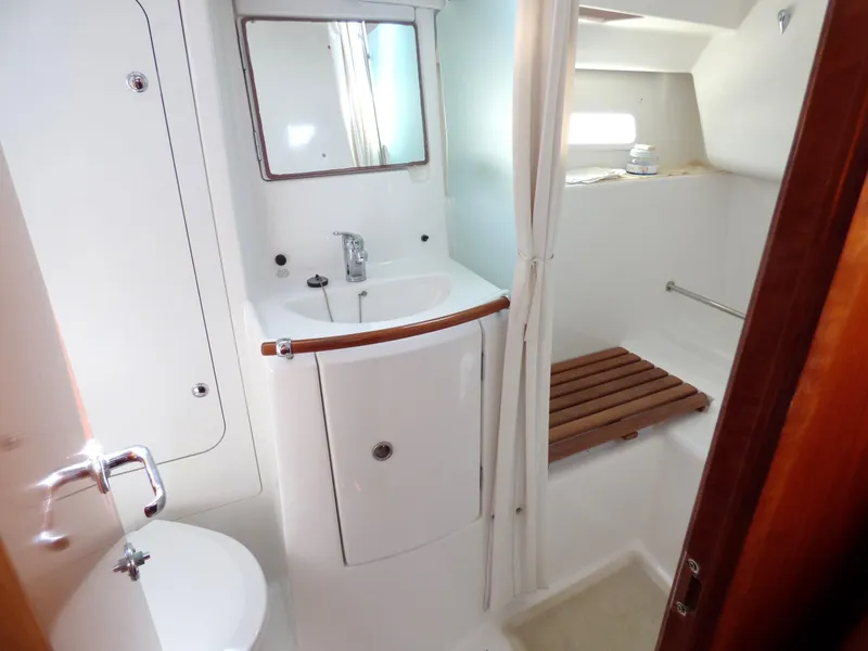 2004 Beneteau 373