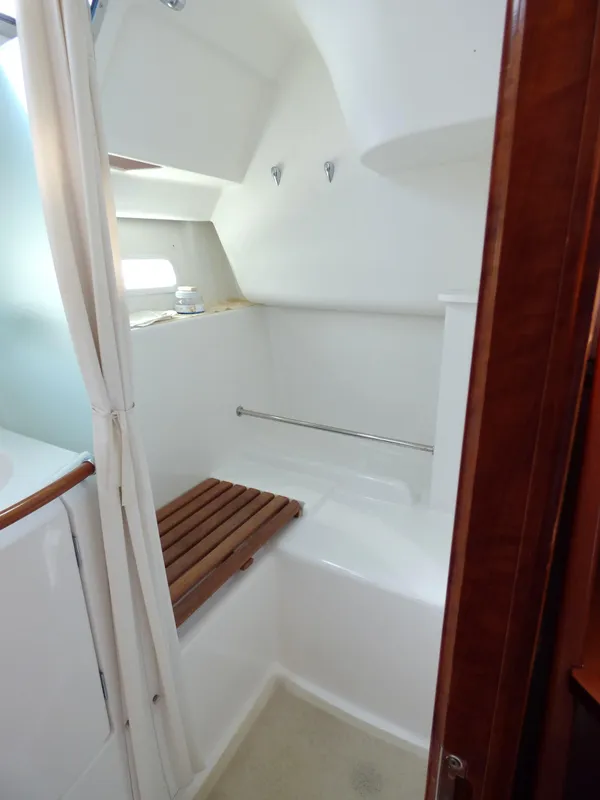 2004 Beneteau 373