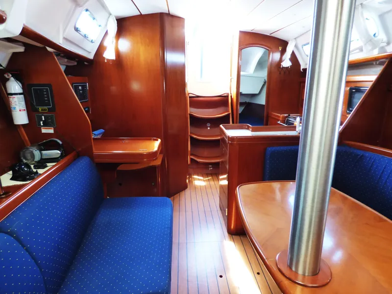 2004 Beneteau 373