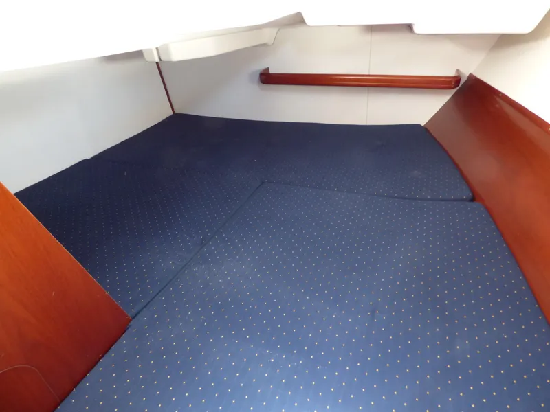 2004 Beneteau 373