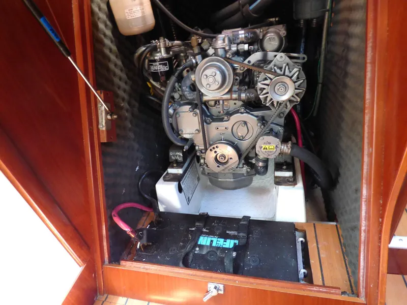 2004 Beneteau 373