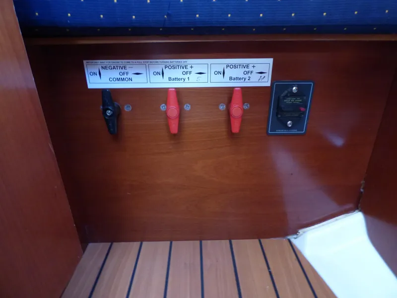 2004 Beneteau 373
