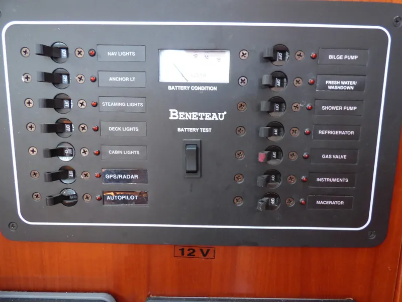 2004 Beneteau 373