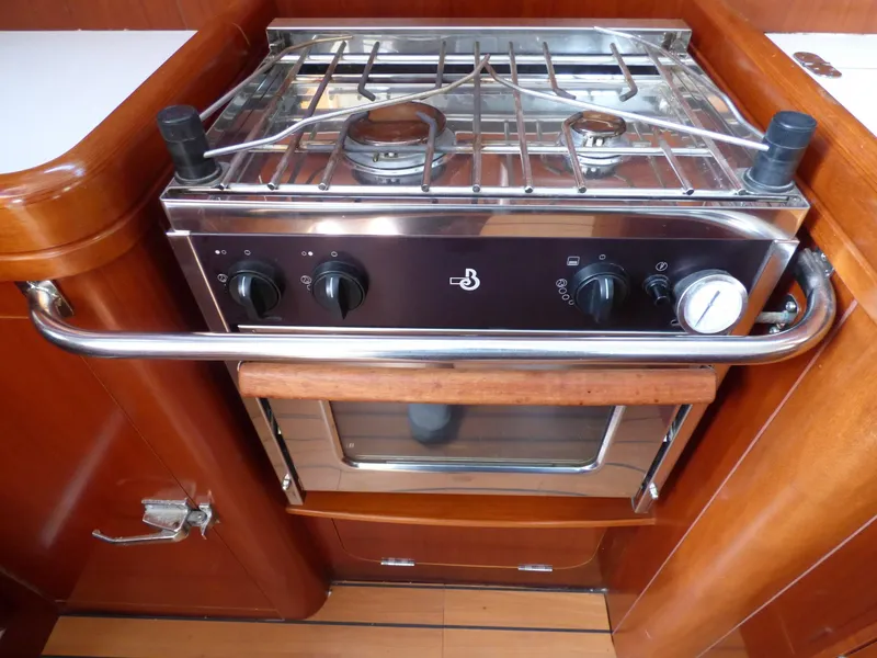 2004 Beneteau 373