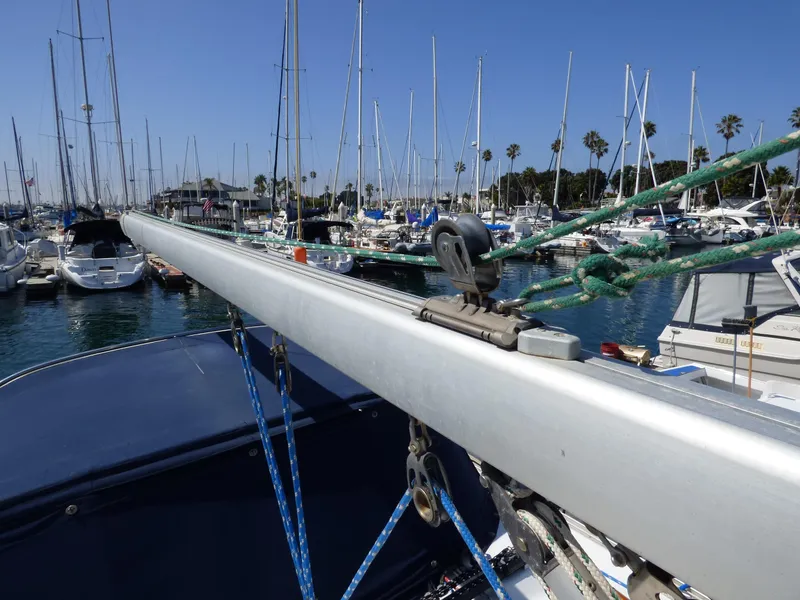 2004 Beneteau 373