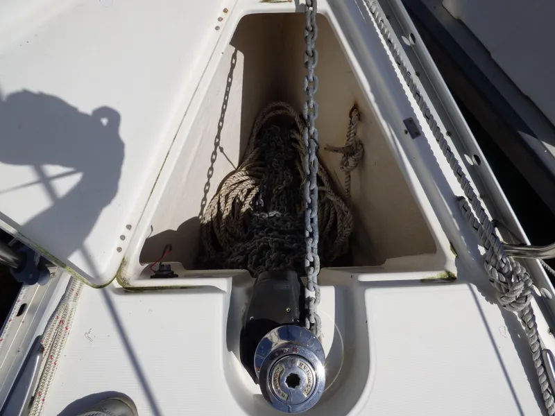 2004 Beneteau 373
