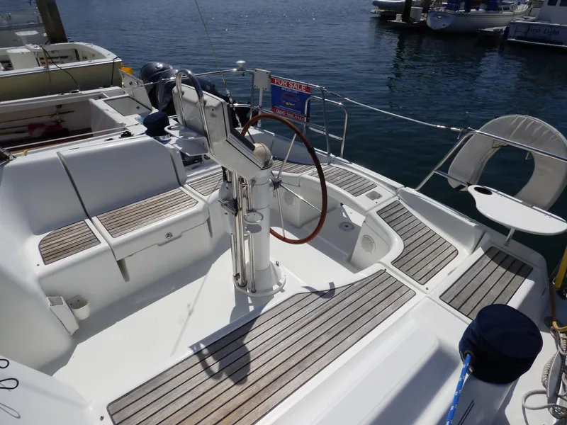 2004 Beneteau 373