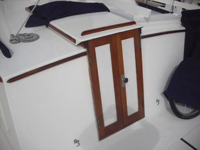 Aft cabin cockpit door