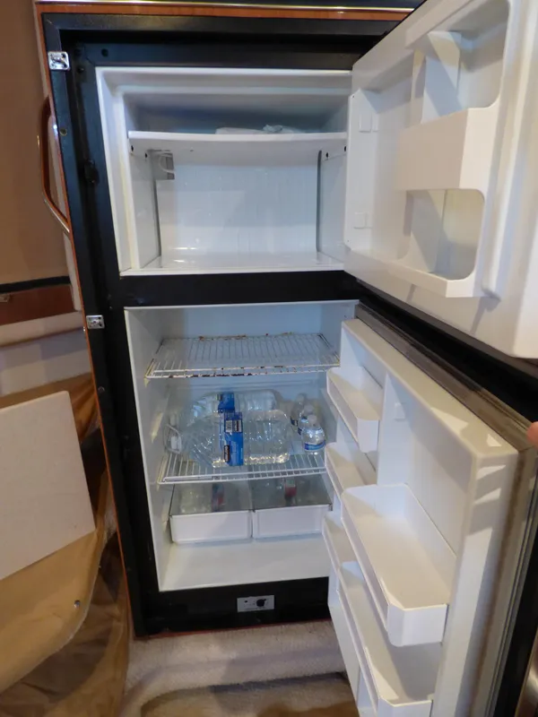 Refrigerator & Freezer