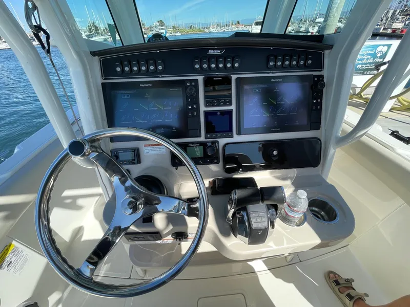 2020 Boston Whaler 250 Outrage