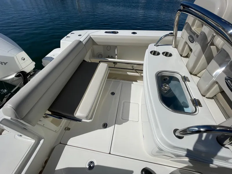 2020 Boston Whaler 250 Outrage