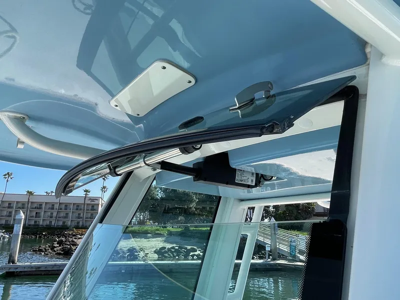 2020 Boston Whaler 250 Outrage