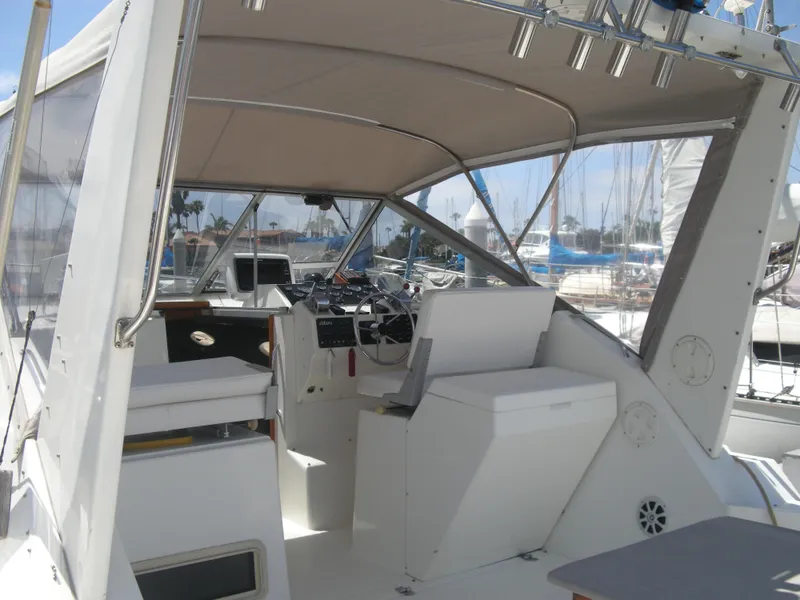 1988 Luhrs Alura 35