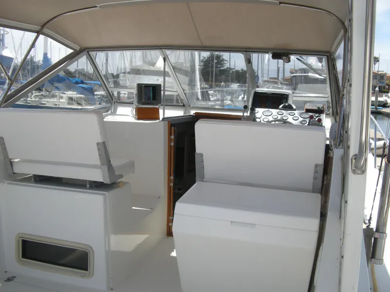 1988 Luhrs Alura 35