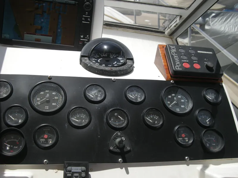 1988 Luhrs Alura 35