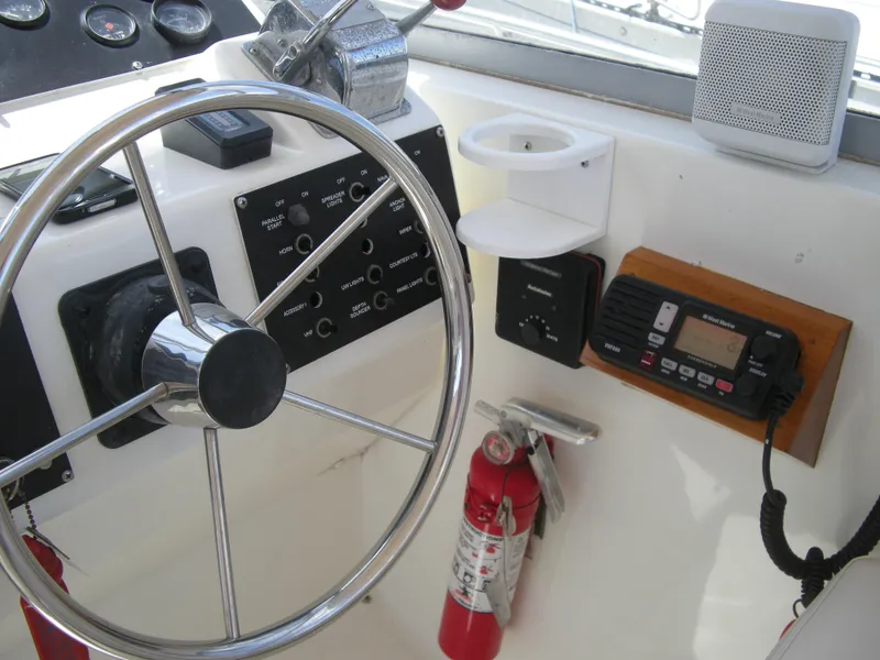 1988 Luhrs Alura 35
