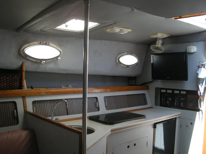 1988 Luhrs Alura 35
