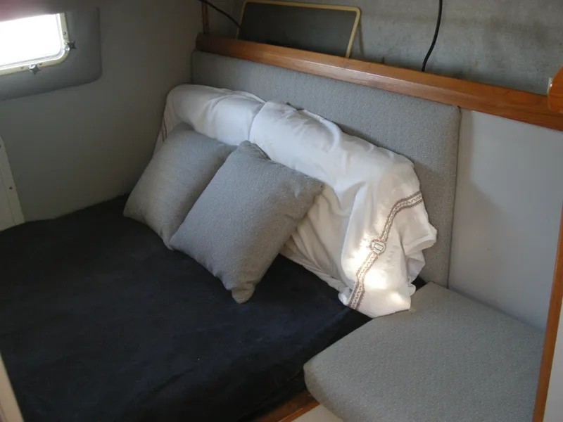 1988 Luhrs Alura 35