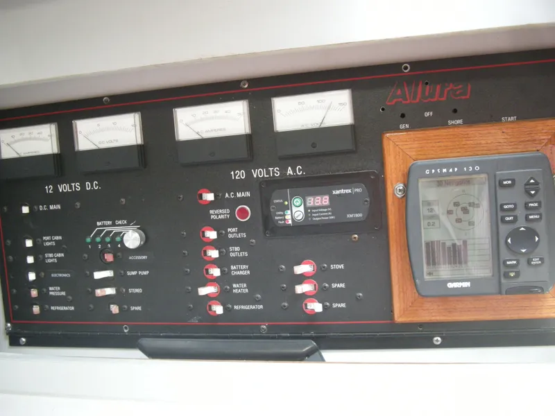 1988 Luhrs Alura 35