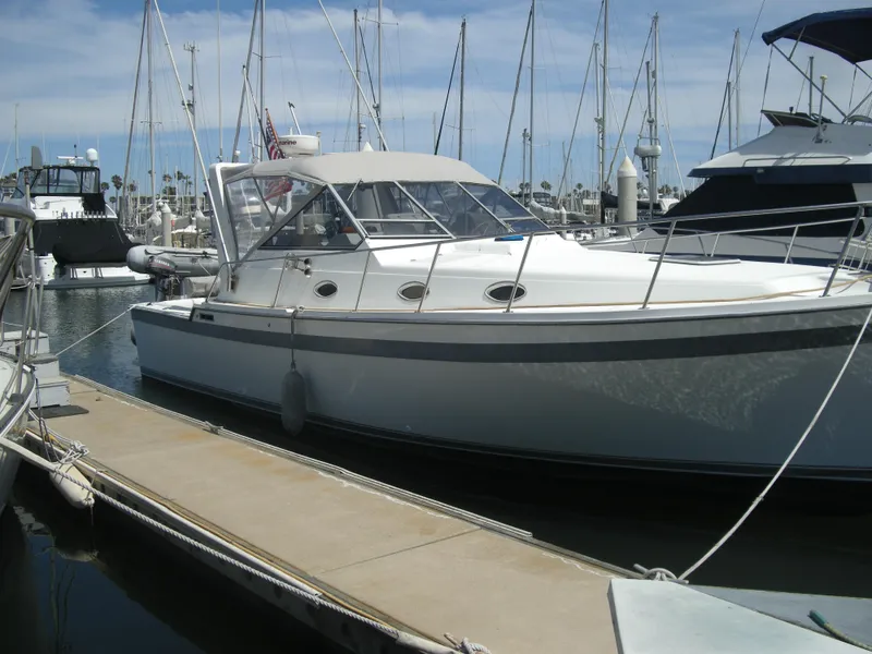 1988 Luhrs Alura 35