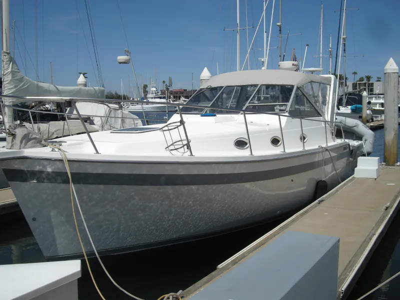 1988 Luhrs Alura 35