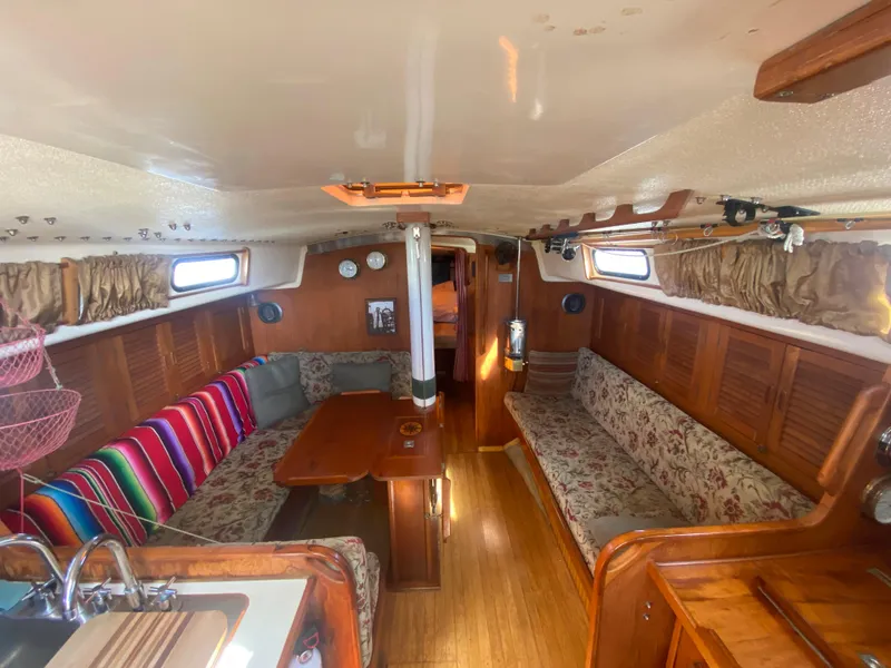 1985 Oceanic Center Cockpit 45