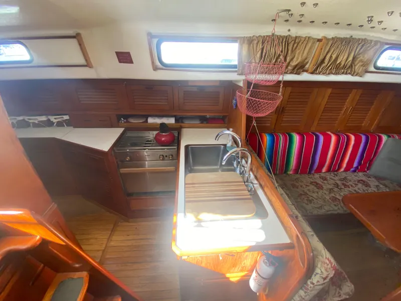 1985 Oceanic Center Cockpit 45