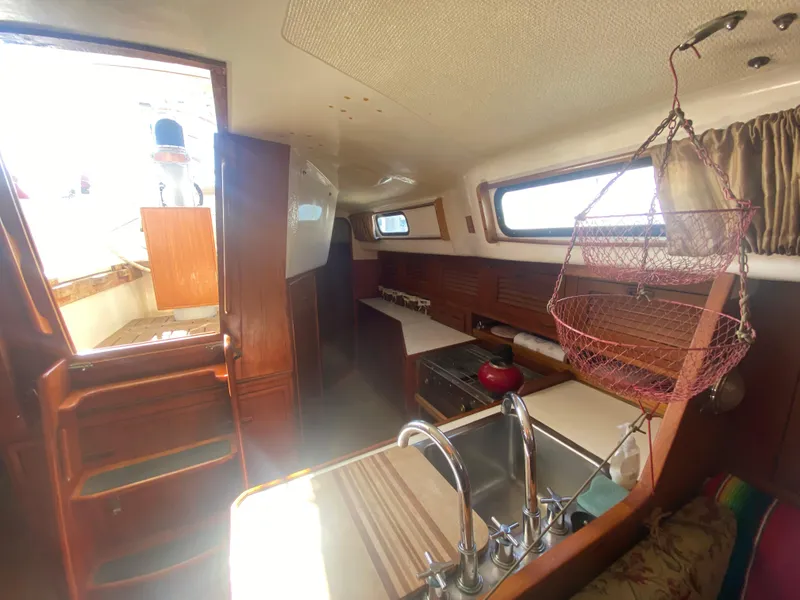 1985 Oceanic Center Cockpit 45