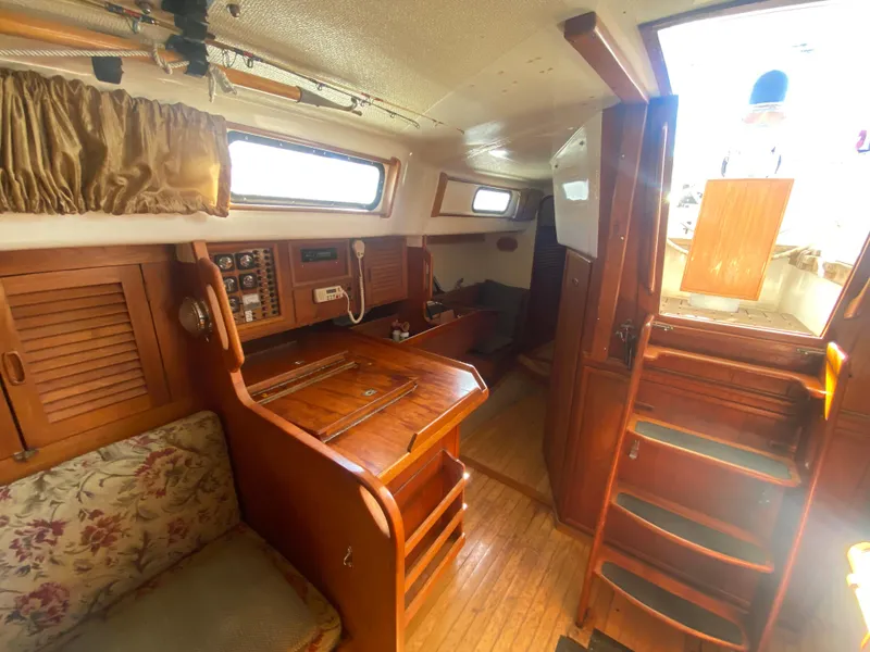 1985 Oceanic Center Cockpit 45