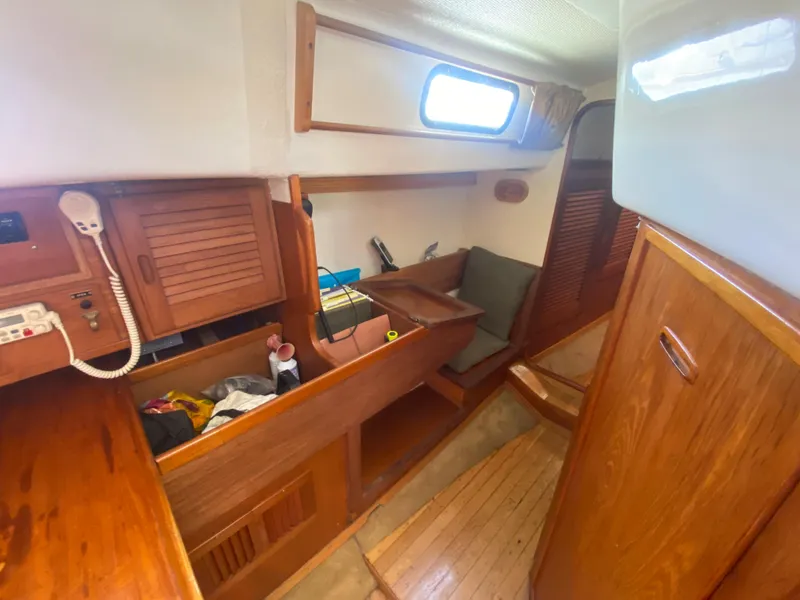 1985 Oceanic Center Cockpit 45