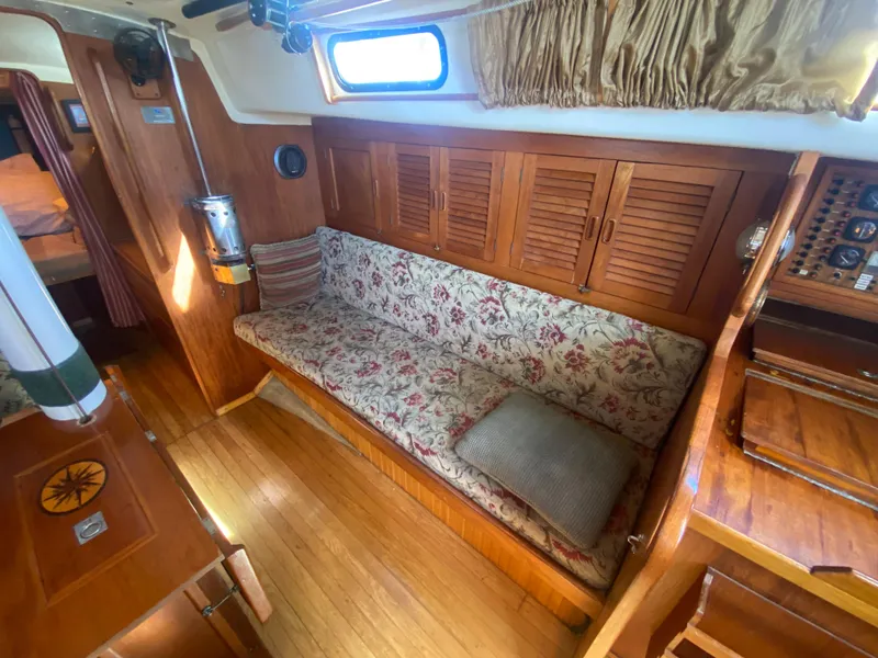1985 Oceanic Center Cockpit 45