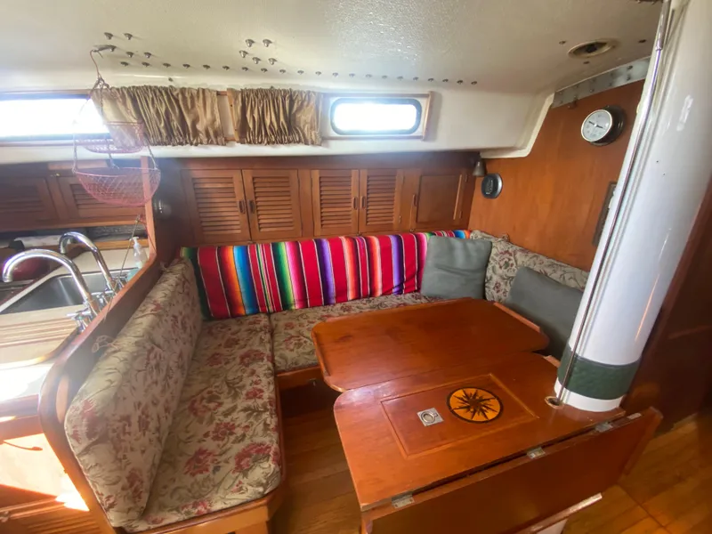 1985 Oceanic Center Cockpit 45