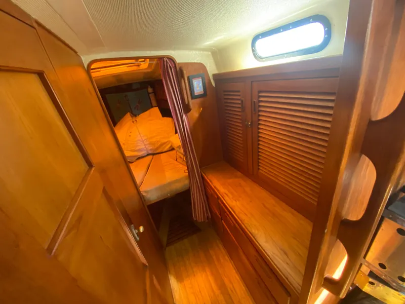 1985 Oceanic Center Cockpit 45