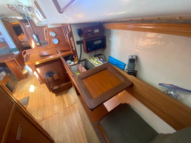 1985 Oceanic Center Cockpit 45