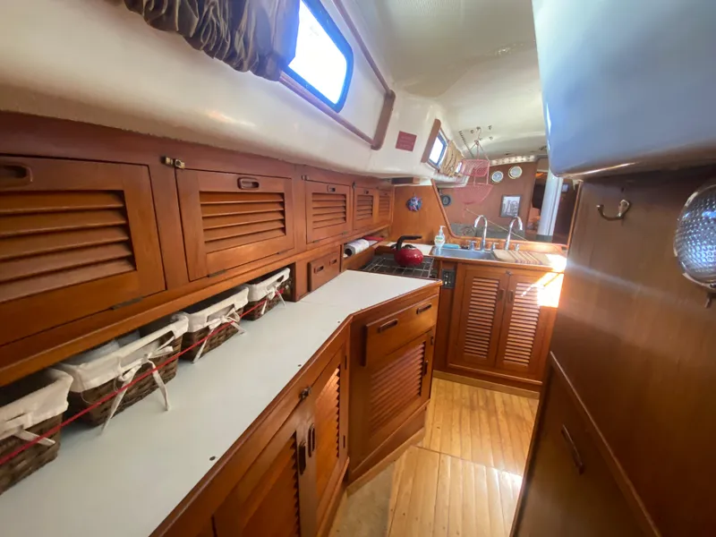 1985 Oceanic Center Cockpit 45